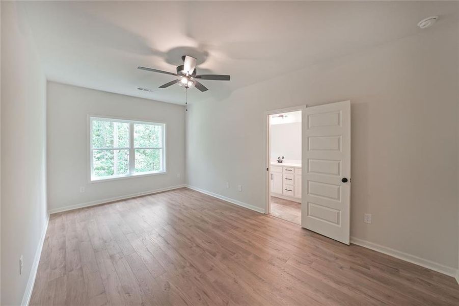 Spacious, unfurnished interior of a new home in , Dahlonega (Image 10).