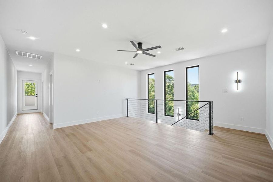 Spacious, unfurnished interior of a new home in , Dallas (Image 26).
