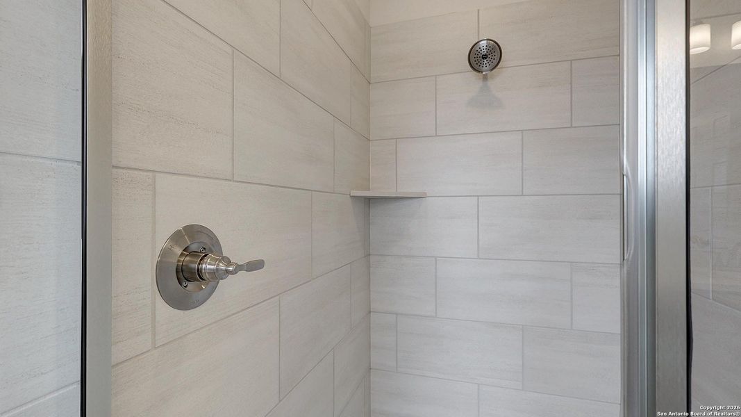 Close-up of interior finishes inside a home in Ladera 50', San Antonio (Image 17).