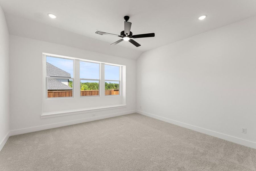 Spacious, unfurnished interior of a new home in Somerset Park, Rockwall (Image 25).