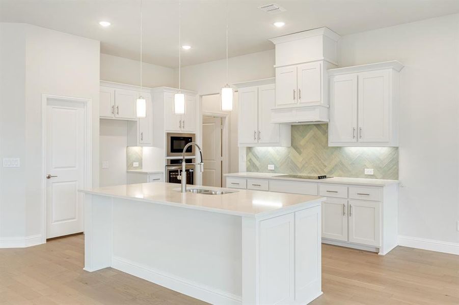 Furnished interior view inside a new home in The Retreat at North Grove 60, Waxahachie (Image 10). Furnished interior view inside a new home in The Retreat at North Grove 60, Waxahachie (Image 10).