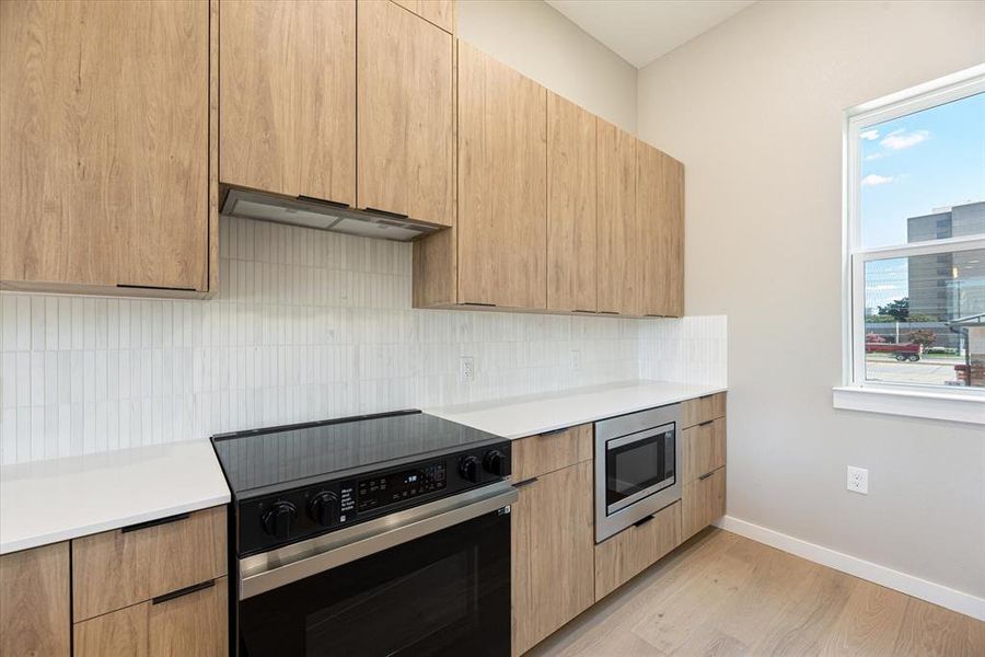 Furnished interior view inside a new home in , Farmers Branch (Image 12).