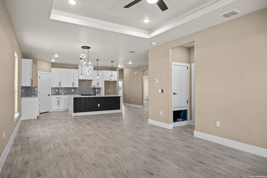 Spacious, unfurnished interior of a new home in , Atascosa (Image 26).