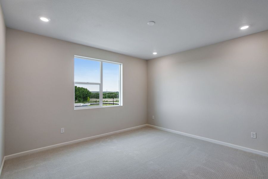 Spacious, unfurnished interior of a new home in Sugar Mill Village, Longmont (Image 10).