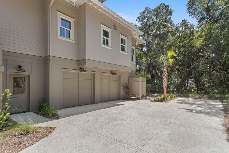 Exterior details and patio area of a home in , Seabrook Island (Image 36).