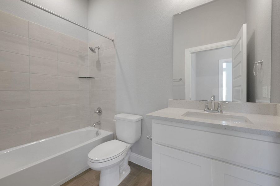 Full bath with vanity and bathing tub / shower combination