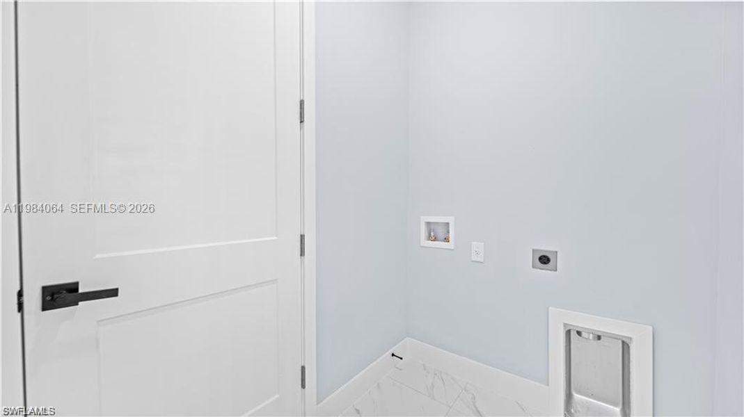 Spacious, unfurnished interior of a new home in , Lehigh Acres (Image 16).