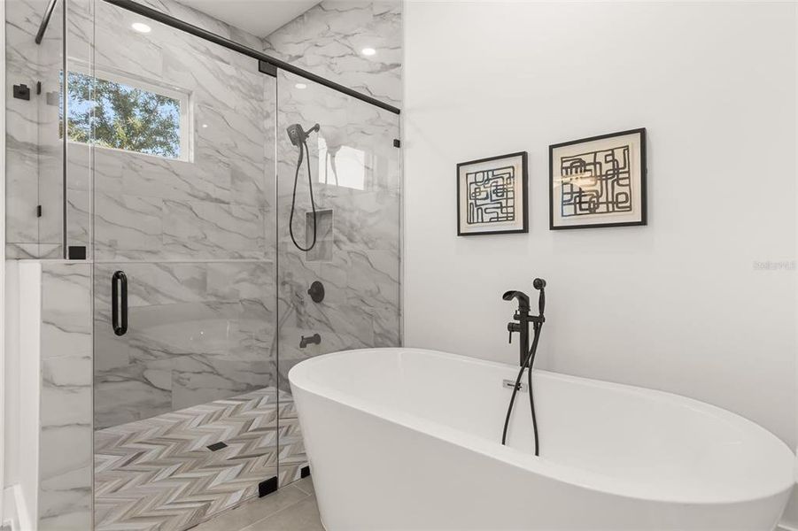 Furnished interior view inside a new home in , Orlando (Image 48).