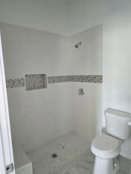 Spacious, unfurnished interior of a new home in , Splendora (Image 7).