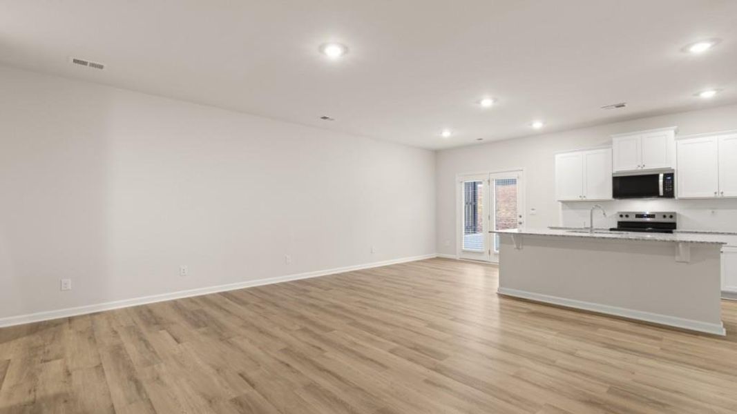 Spacious, unfurnished interior of a new home in Carlton, Douglasville (Image 10).