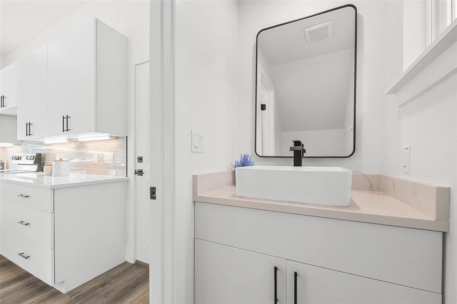 Furnished interior view inside a new home in , Dallas (Image 9).