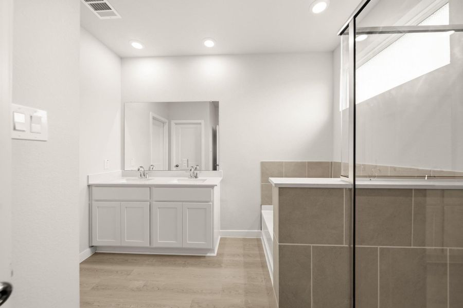 Furnished interior view inside a new home in Lago Mar, Texas City (Image 8).
