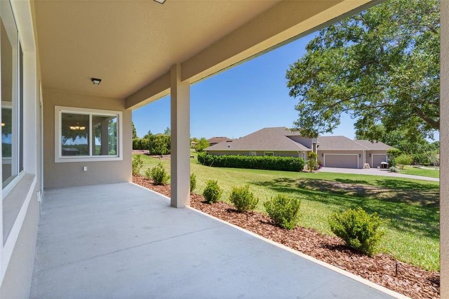 Exterior details and patio area of a home in , Lady Lake (Image 33).