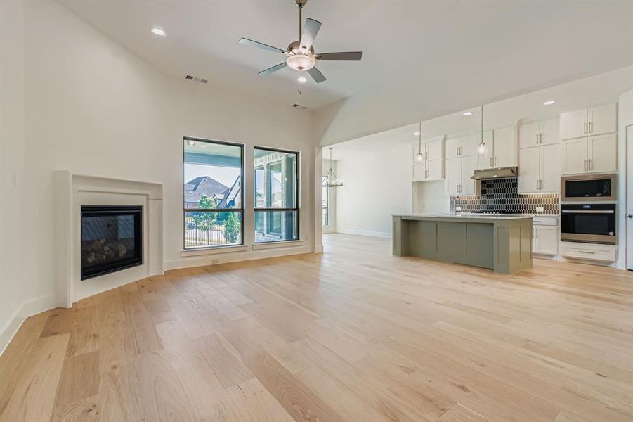 Spacious, unfurnished interior of a new home in Reunion 70s, Rhome (Image 15). Spacious, unfurnished interior of a new home in Reunion 70s, Rhome (Image 15).