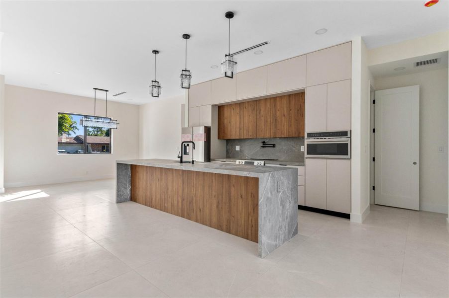 Furnished interior view inside a new home in , Coconut Creek (Image 9).