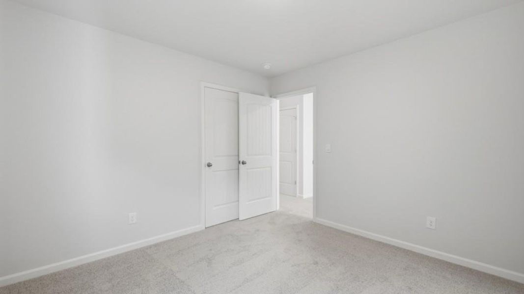 Spacious, unfurnished interior of a new home in Oaks at Cedar Grove, Fairburn (Image 27).