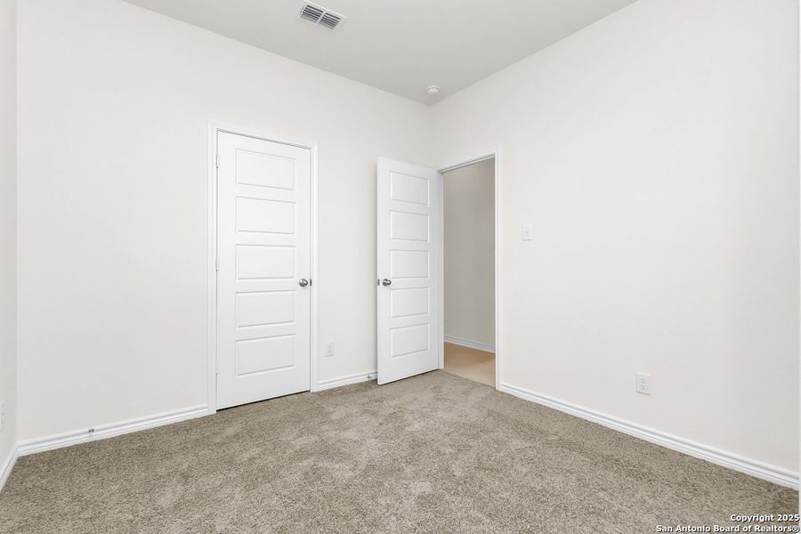 Spacious, unfurnished interior of a new home in Medina Crossing, Von Ormy (Image 6).