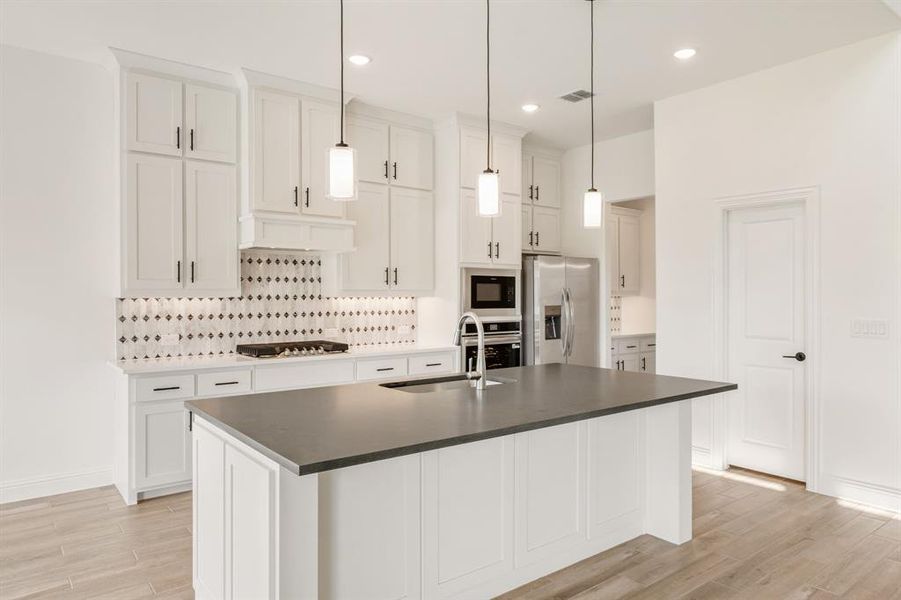 Furnished interior view inside a new home in Terracina, Rockwall (Image 7). Furnished interior view inside a new home in Terracina, Rockwall (Image 7).