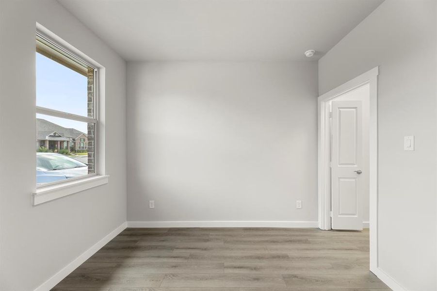 650 Oakridge_3141_Dublin_Bed 2 650 Oakridge_3141_Dublin_Bed 2