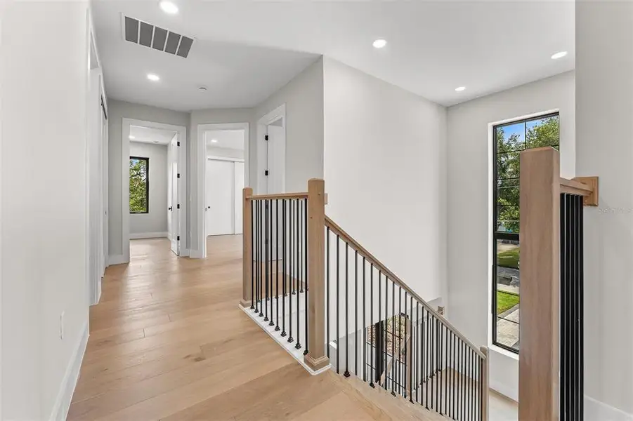 Spacious, unfurnished interior of a new home in , Orlando (Image 28).
