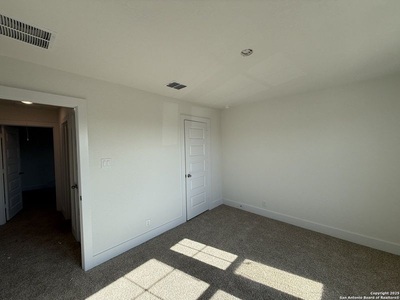 Spacious, unfurnished interior of a new home in Buffalo Crossing, Cibolo (Image 31).