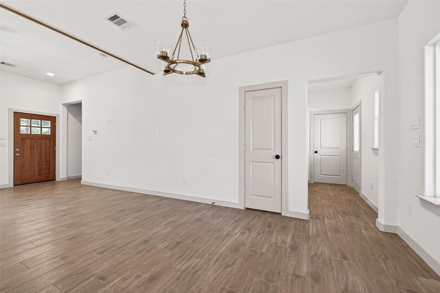 Spacious, unfurnished interior of a new home in , Hempstead (Image 33).