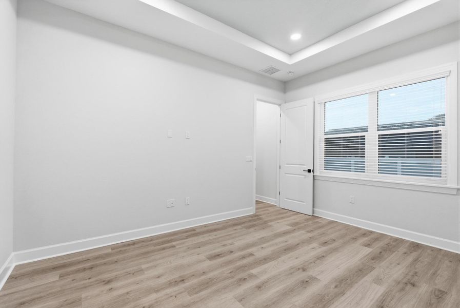 Spacious, unfurnished interior of a new home in Beachview Cove, Ormond Beach (Image 42).