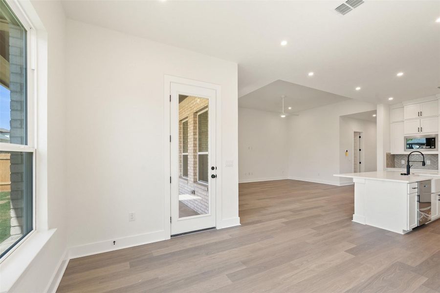 Spacious, unfurnished interior of a new home in Persimmon, Buda (Image 32).