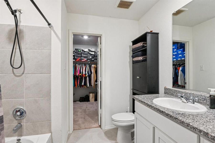 Furnished interior view inside a new home in , Crandall (Image 11).