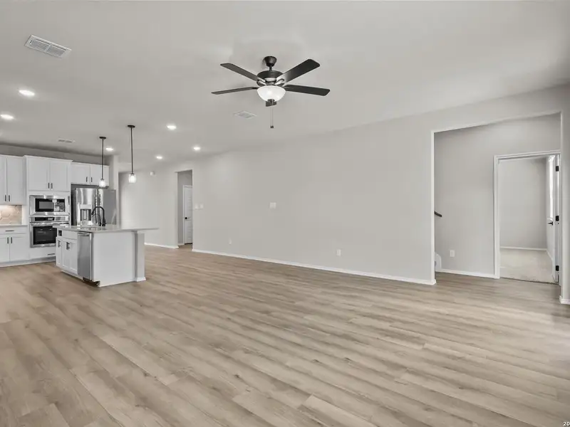 Spacious, unfurnished interior of a new home in Bricewood, San Antonio (Image 26).