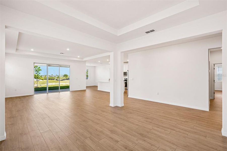 Spacious, unfurnished interior of a new home in , Lakeland (Image 41).