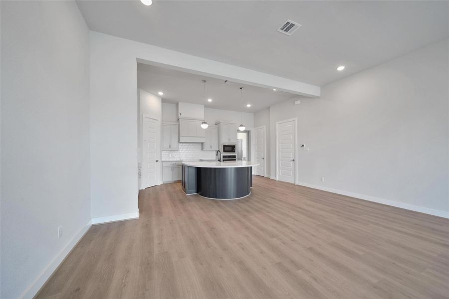 Spacious, unfurnished interior of a new home in Lago Pointe, Seabrook (Image 24). Spacious, unfurnished interior of a new home in Lago Pointe, Seabrook (Image 24).