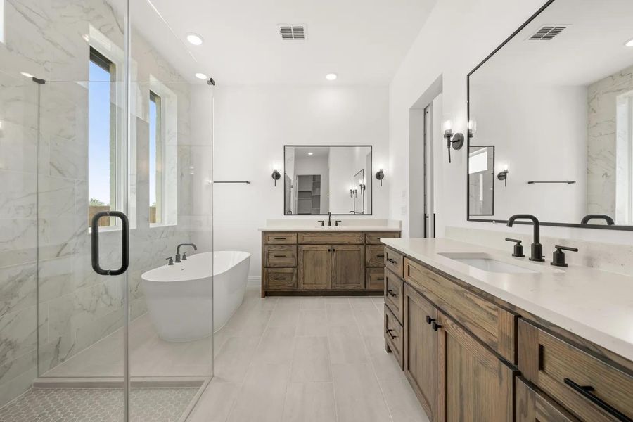 The Eastland II Primary Bath