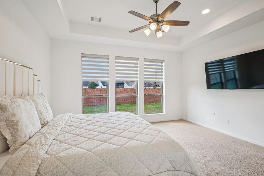Furnished interior view inside a new home in Sienna, Missouri City (Image 28).