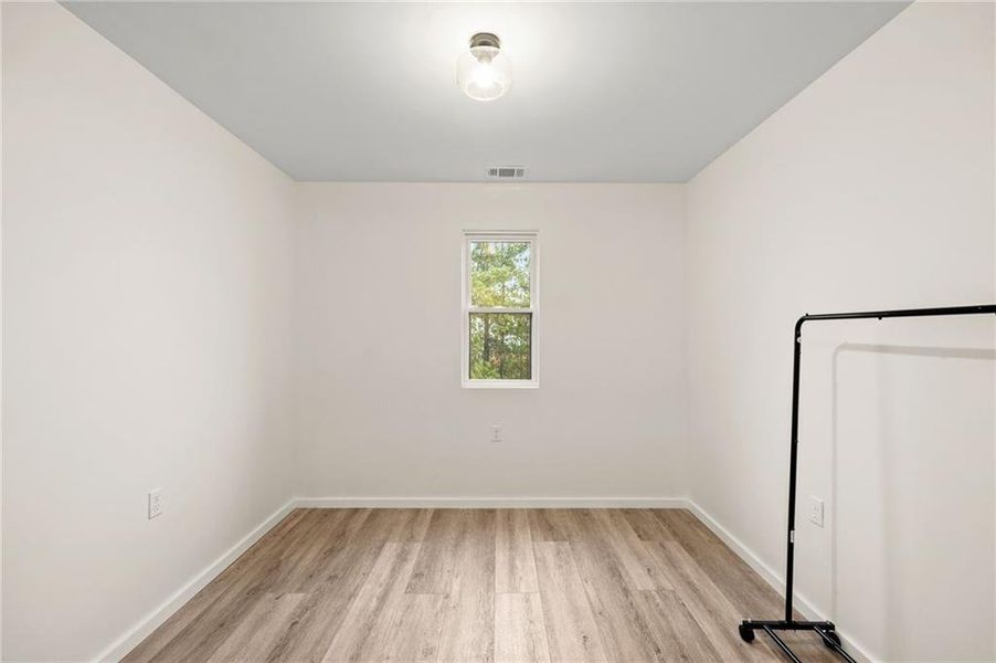 Spacious, unfurnished interior of a new home in , Dahlonega (Image 18).