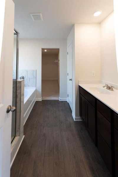 Spacious, unfurnished interior of a new home in Creekside Landing, Dallas (Image 16). Spacious, unfurnished interior of a new home in Creekside Landing, Dallas (Image 16).