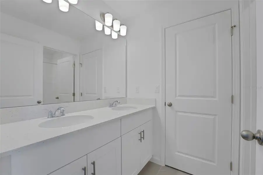 Furnished interior view inside a new home in Willowbrook North, Winter Haven (Image 9).