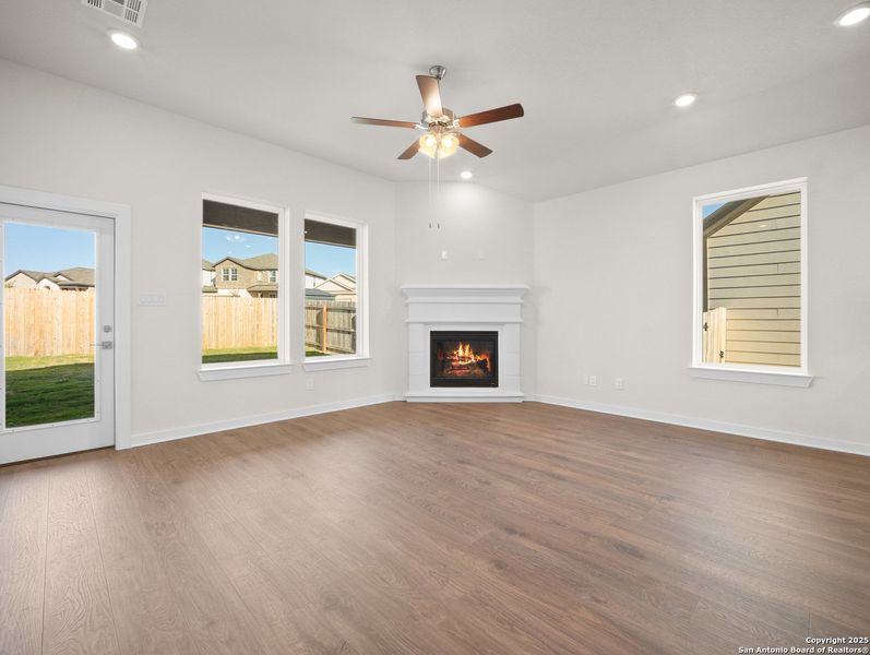 Spacious, unfurnished interior of a new home in Hunter's Ranch, San Antonio (Image 16). Spacious, unfurnished interior of a new home in Hunter's Ranch, San Antonio (Image 16).
