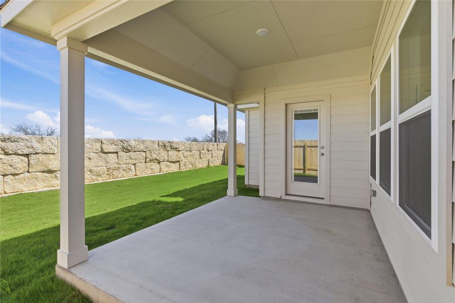 Exterior details and patio area of a home in Hunters Glen, Jarrell (Image 3).