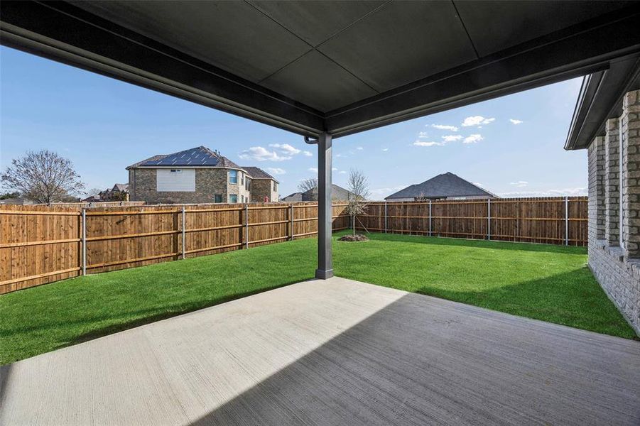 Exterior details and patio area of a home in Ten Mile Creek Estates, DeSoto (Image 19).