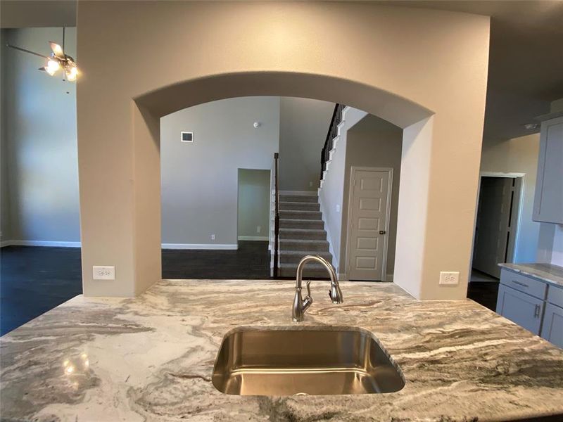 Island has single basin undermount sink Island has single basin undermount sink