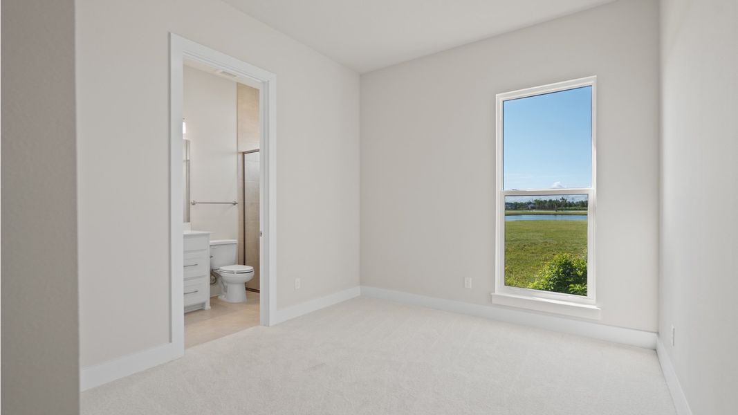 Spacious, unfurnished interior of a new home in Glynlea Country Club, Port St. Lucie (Image 23).