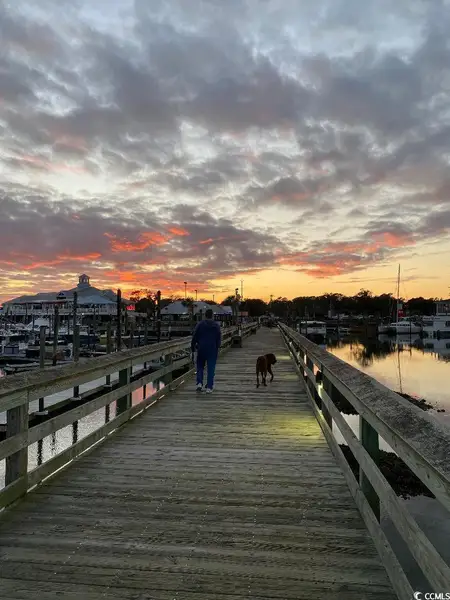 Image 20 of a home in Oak Hollow.