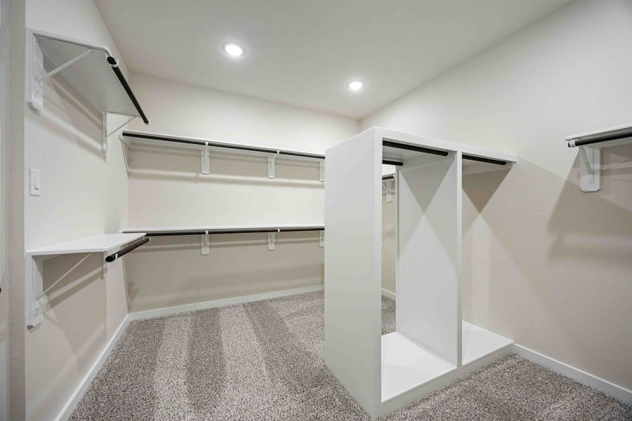 6719 Pelican Lane - Arlington - Owner's Walk-In Closet