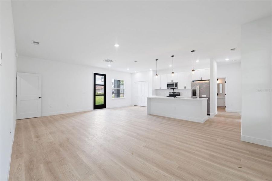 Spacious, unfurnished interior of a new home in , Ocala (Image 23).