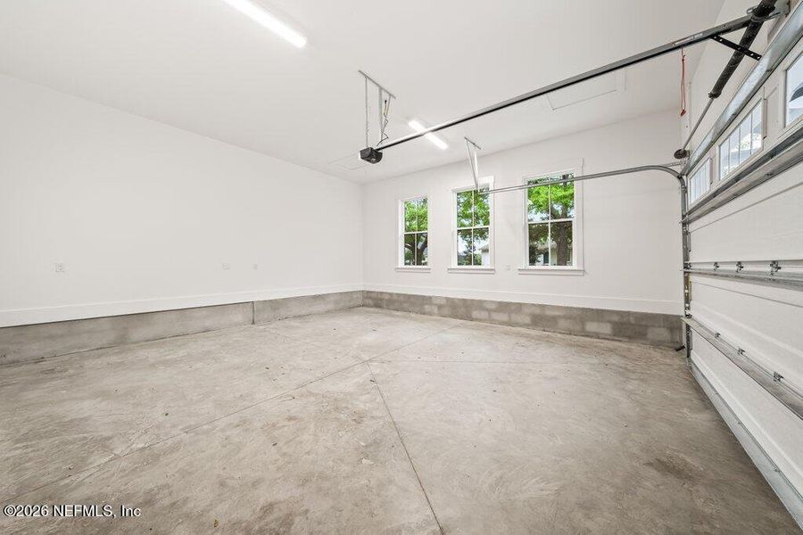 Spacious, unfurnished interior of a new home in , Jacksonville (Image 30).