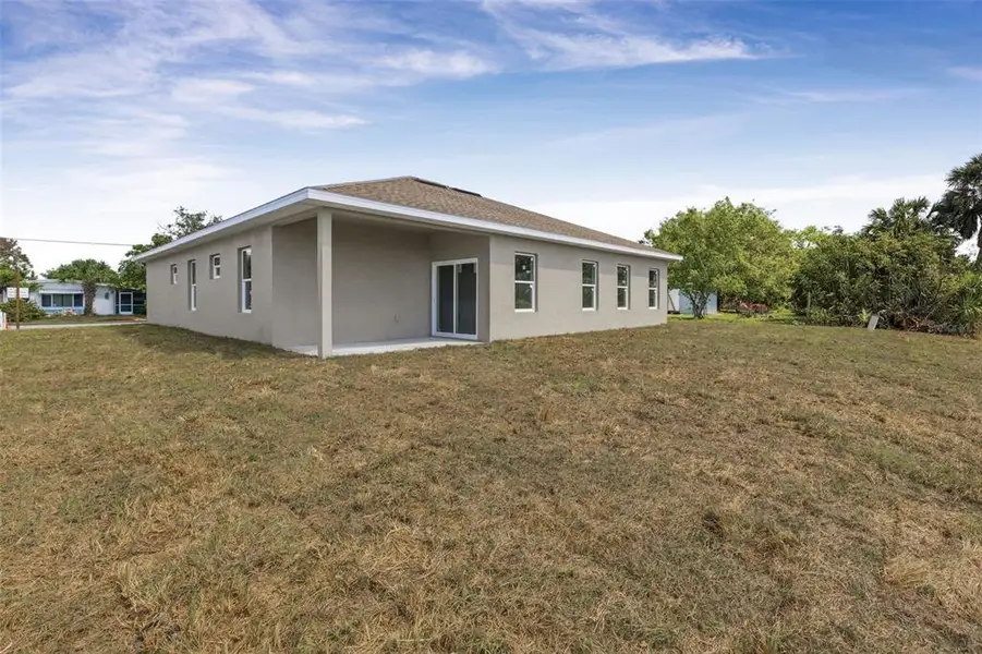 Exterior details and patio area of a home in , Port Charlotte (Image 3).