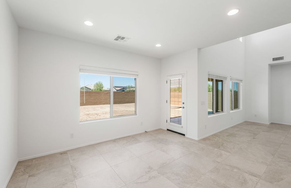 Spacious, unfurnished interior of a new home in Parkside at Anthem at Merrill Ranch, Florence (Image 27).