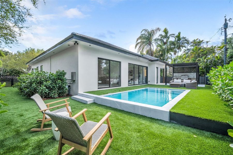 Exterior details and patio area of a home in , Miami Shores (Image 27).