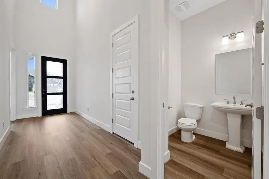 Spacious, unfurnished interior of a new home in Santa Rita Ranch, Liberty Hill (Image 11).